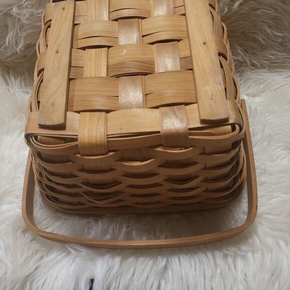 Wicker herringbone woven basket with handle - Picture 3 of 7